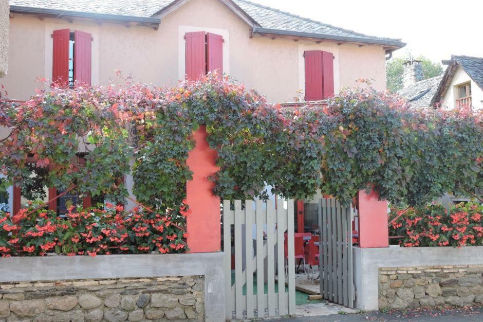 Hotel Les Vignes Rouges Ispagnac Exterior foto